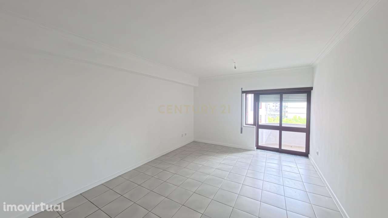 T2 com Potencial Único no centro de Viseu - Habitação Própria + Sótão - Grande imagem: 3/10