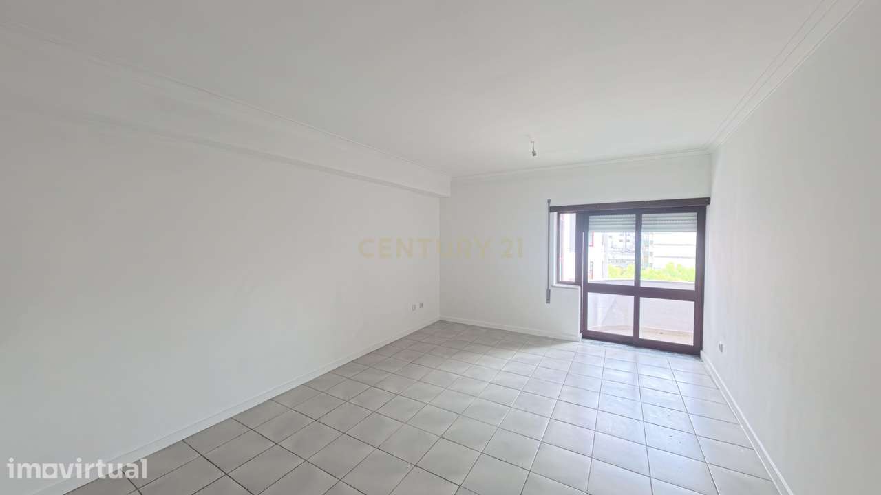 T2 com Potencial Único no centro de Viseu - Habitação Própria + Sótão - Grande imagem: 3/11