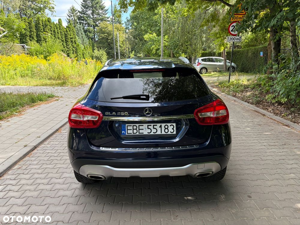 Mercedes-Benz GLA 250 7G-DCT Urban - 12