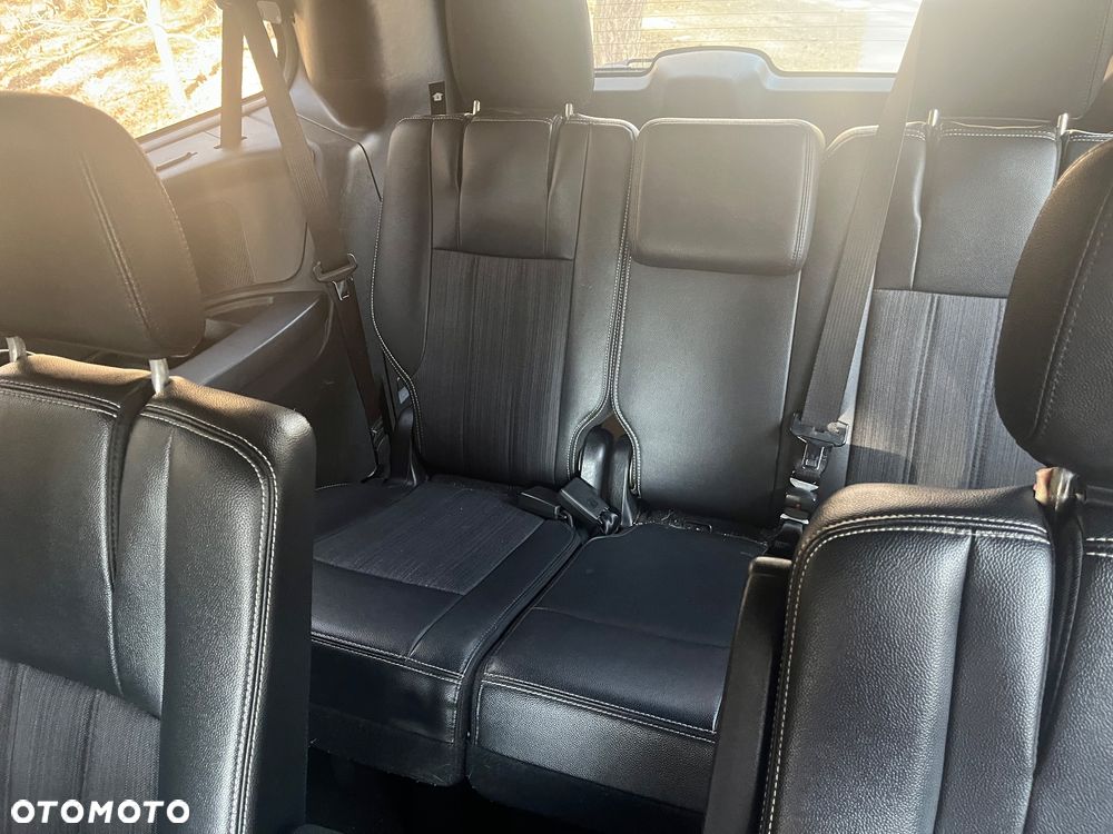 Chrysler Town & Country - 6