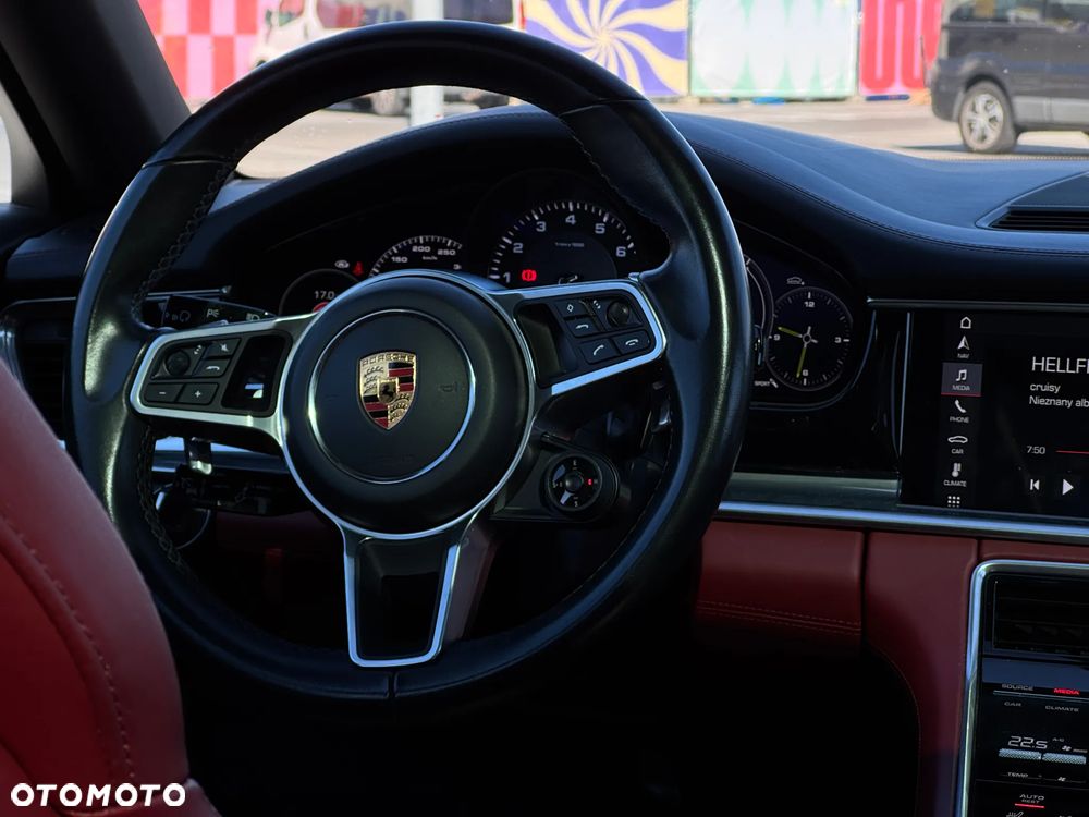 Porsche Panamera 4 E-Hybrid - 25