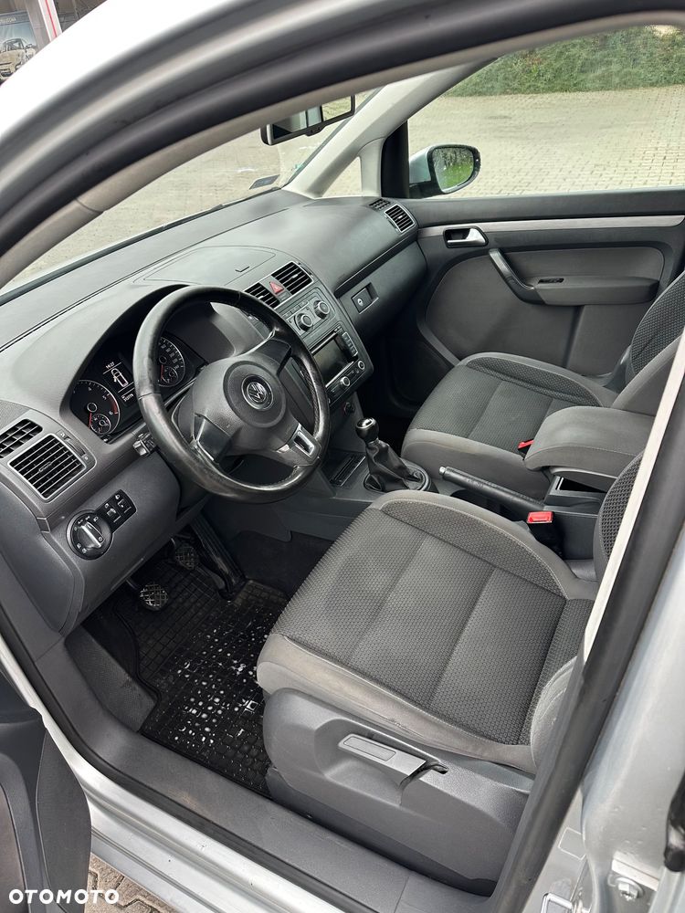 Volkswagen Touran - 15