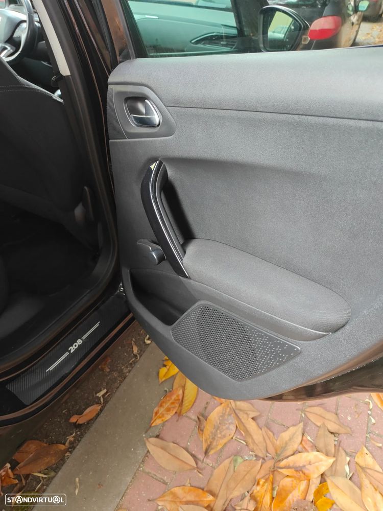 Peugeot 208 1.4 HDi - 12