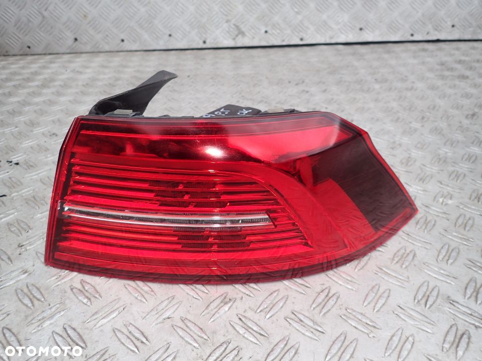 VW PASSAT B8 LED PRAWA SEDAN 3G5945208C  RADOM