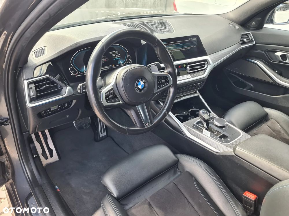 BMW Seria 3 330e M Sport - 18