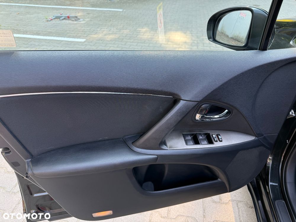 Toyota Avensis - 20