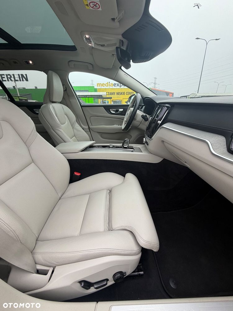 Volvo V60 Cross Country - 17