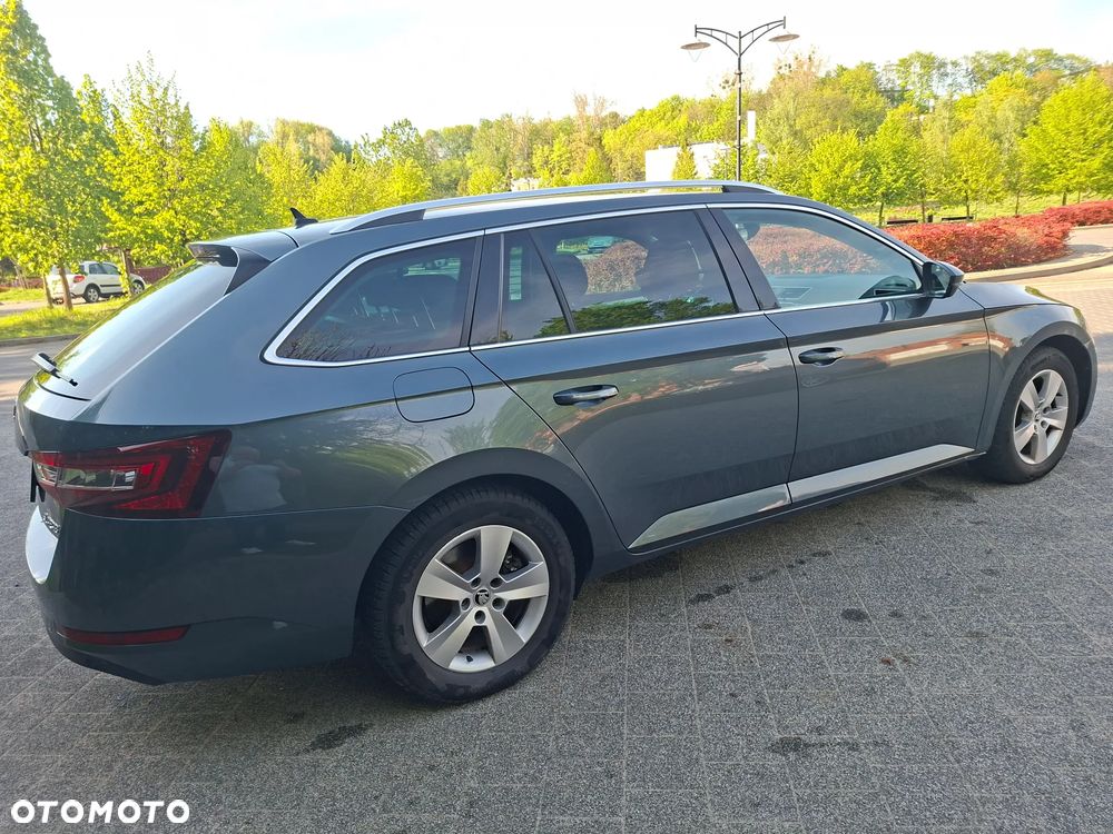 Skoda Superb 2.0 TDI SCR Style DSG - 8