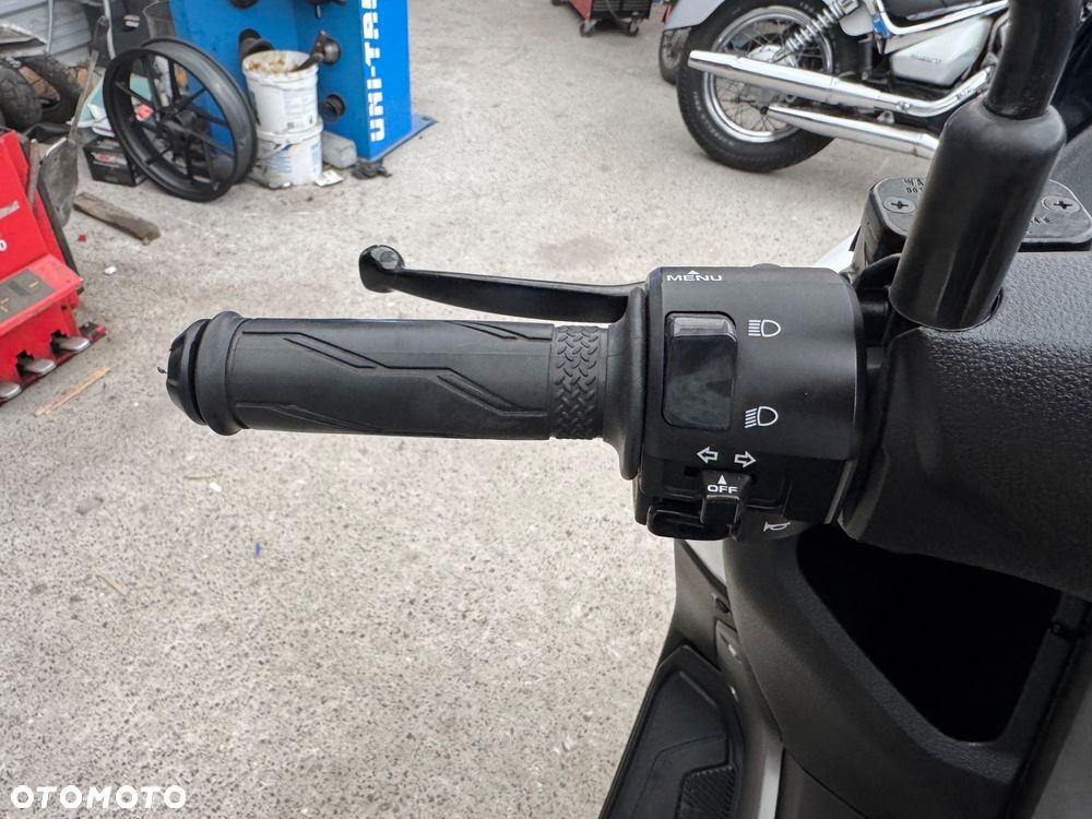Yamaha NMAX - 11