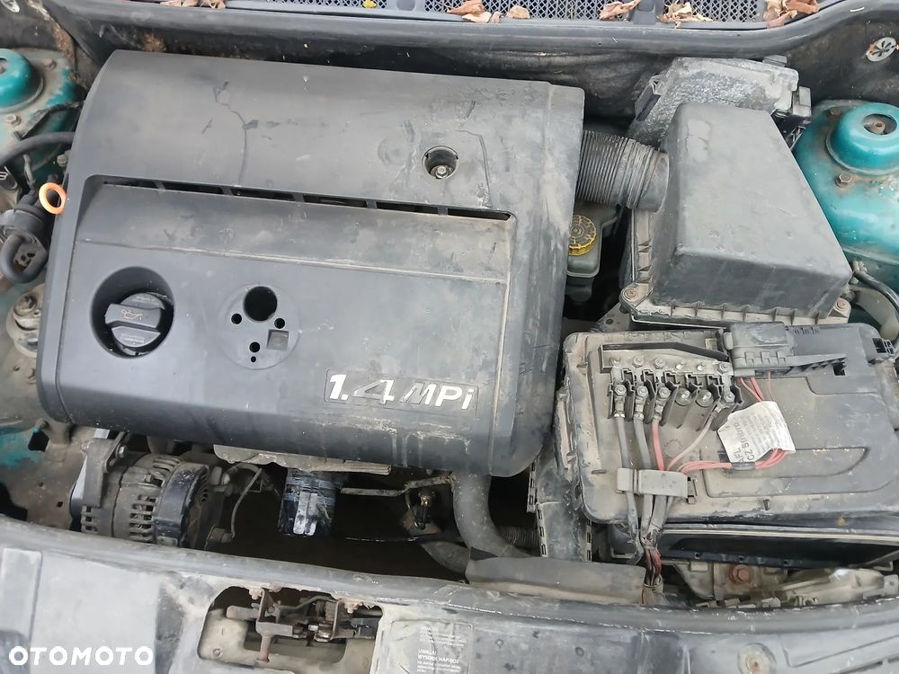 SKODA FABIA 1 1.4 MPI silnik AZF skrzynia GCG napęd sanki belka wahacz wahacze zacisk zaciski zwrotnica piasta kopyto mc person