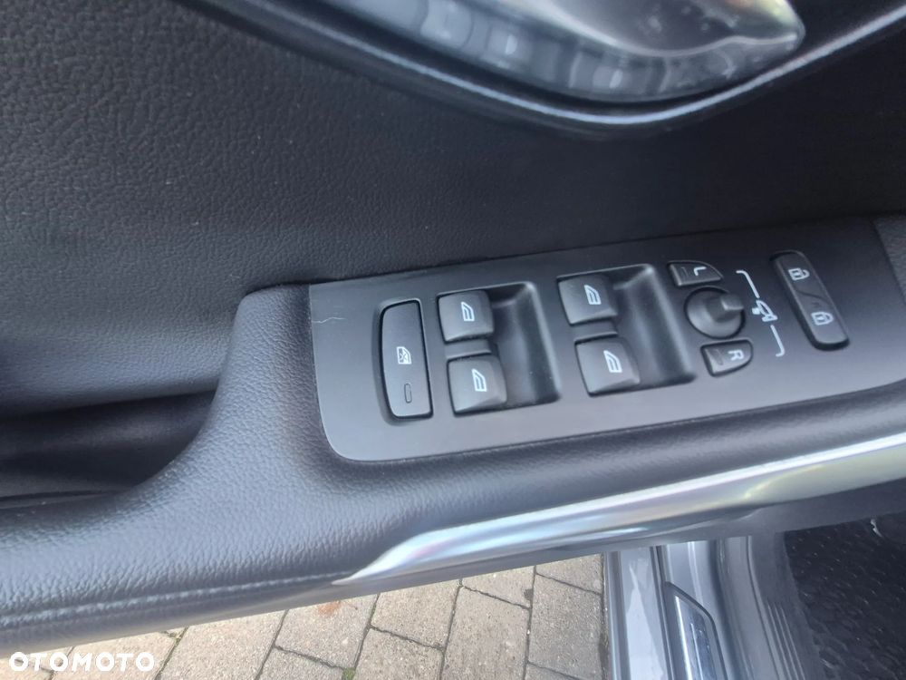 Volvo V40 D3 Inscription - 13