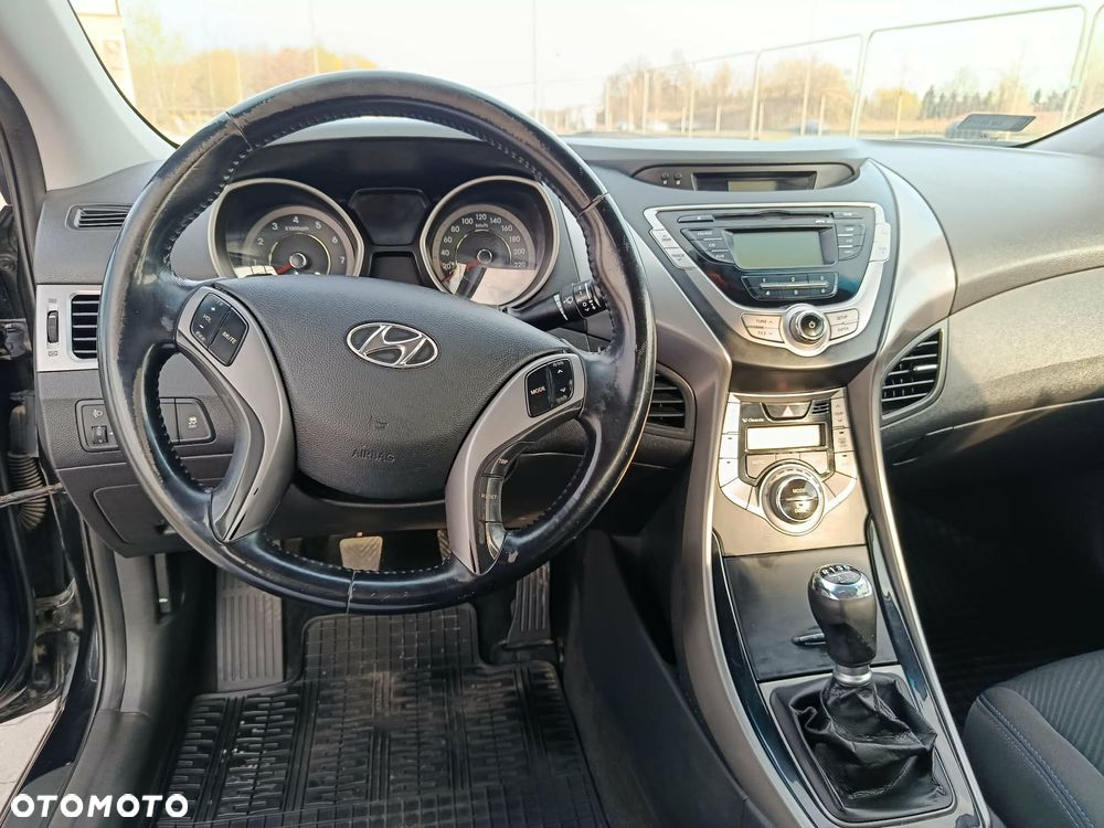 Hyundai Elantra 1.6 Comfort - 9