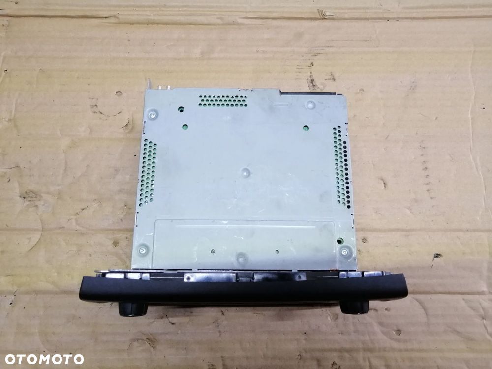 Skoda Rapid radio 5J0035161E - 7