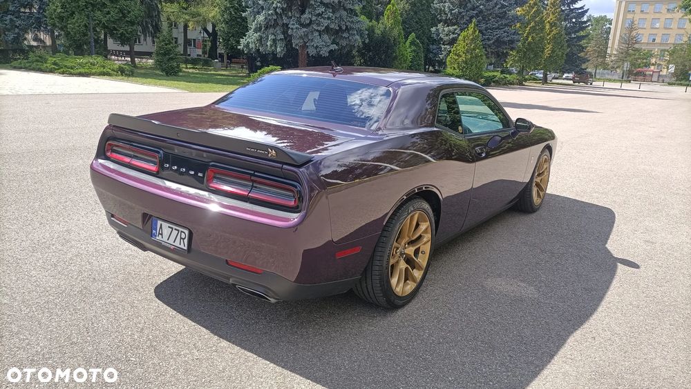 Dodge Challenger - 32