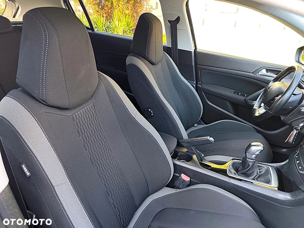 Peugeot 308 82 VTi Active - 24
