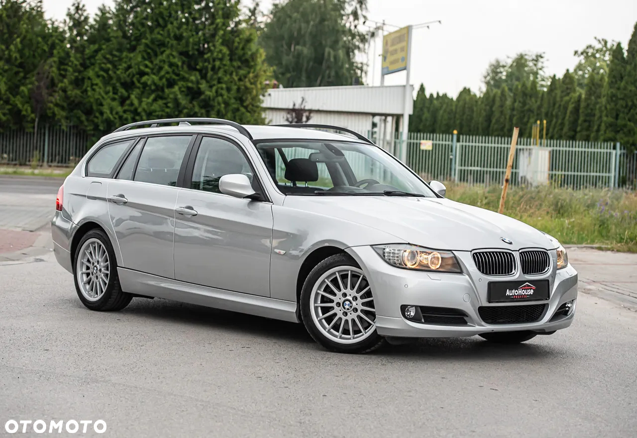 BMW Seria 3 325i xDrive Touring - 12