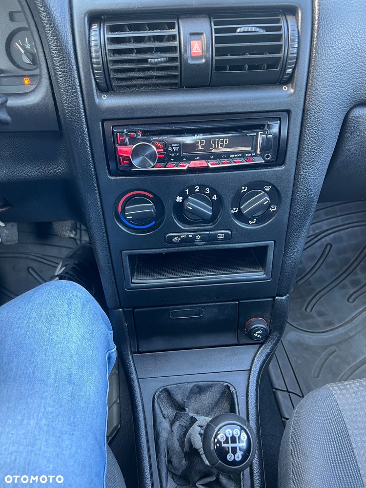 Opel Astra 1.4 16v Family - 11