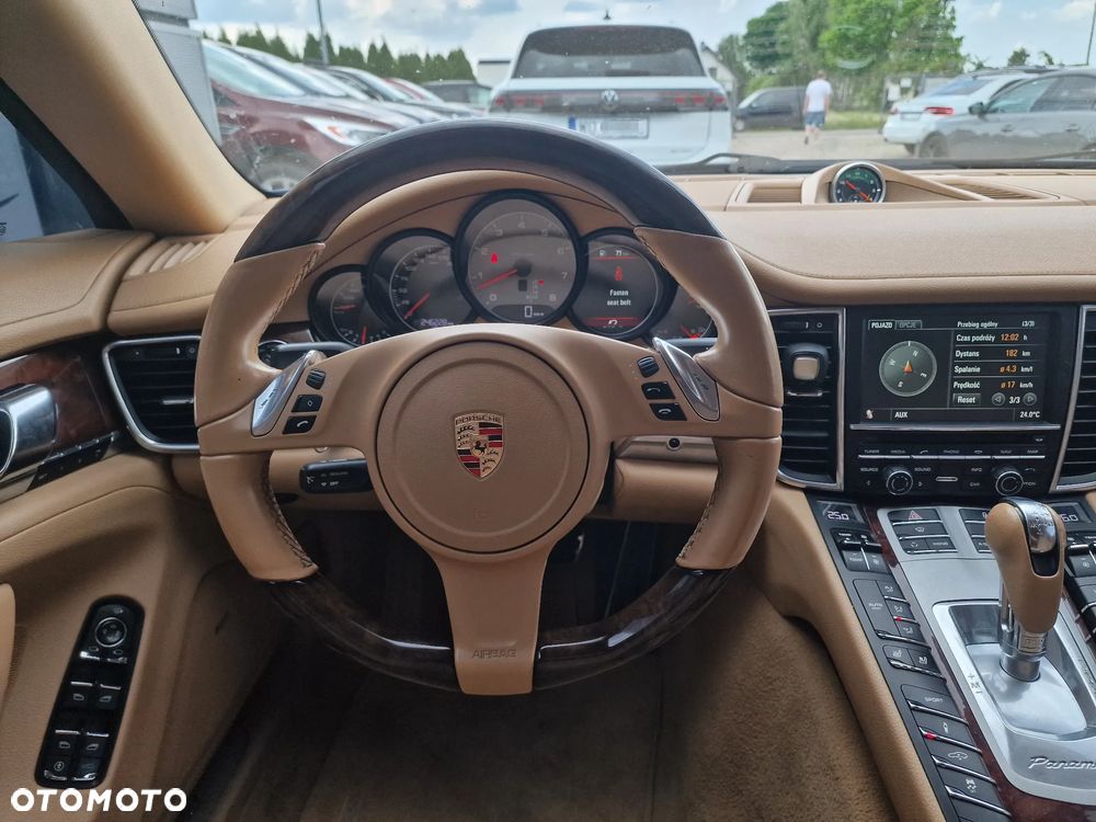 Porsche Panamera - 22