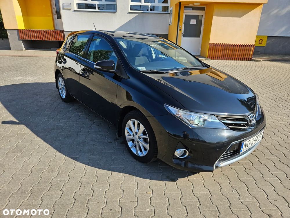 Toyota Auris 2013 photo 2