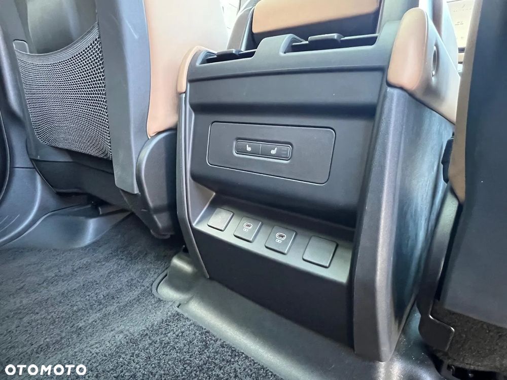 Land Rover Defender - 13