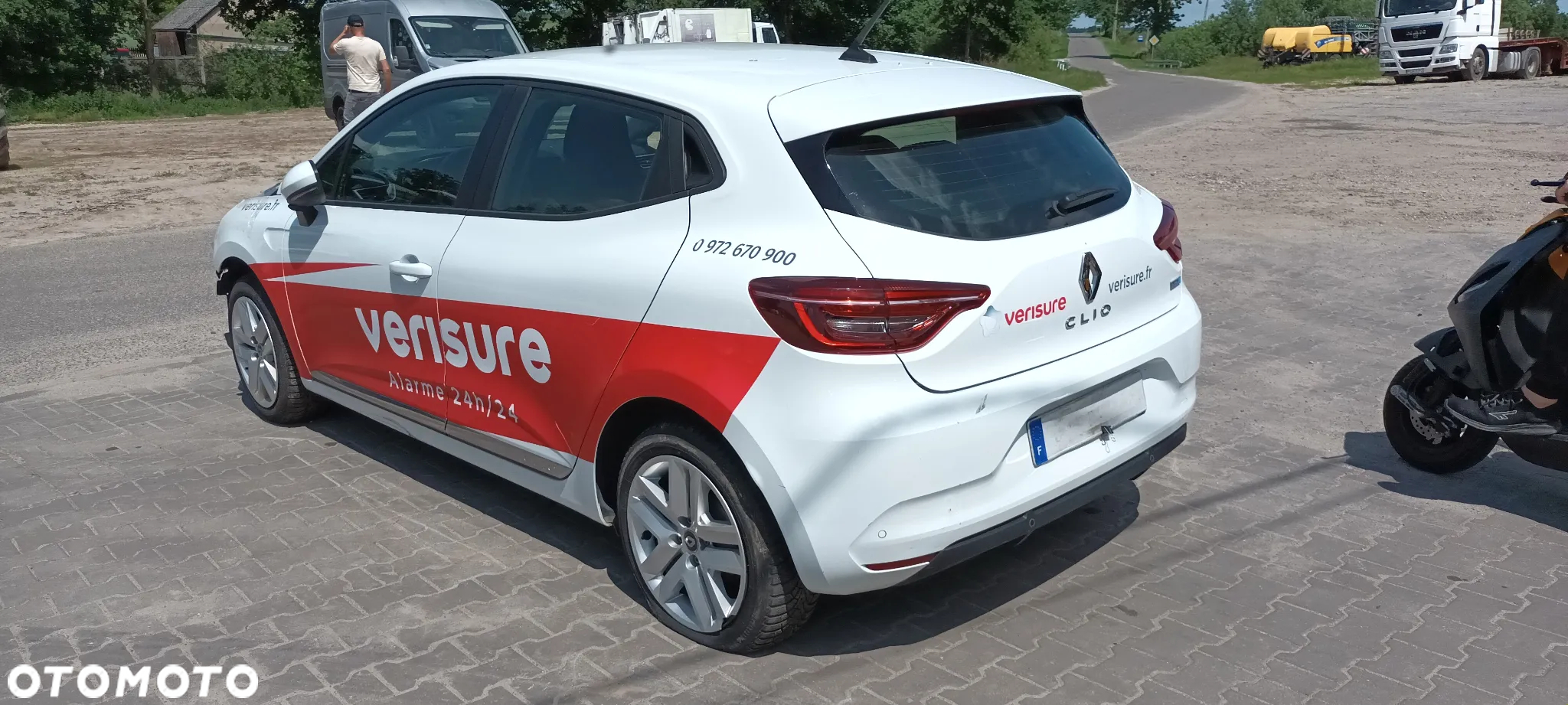 Renault Clio 1.6 E-TECH Intens - 12