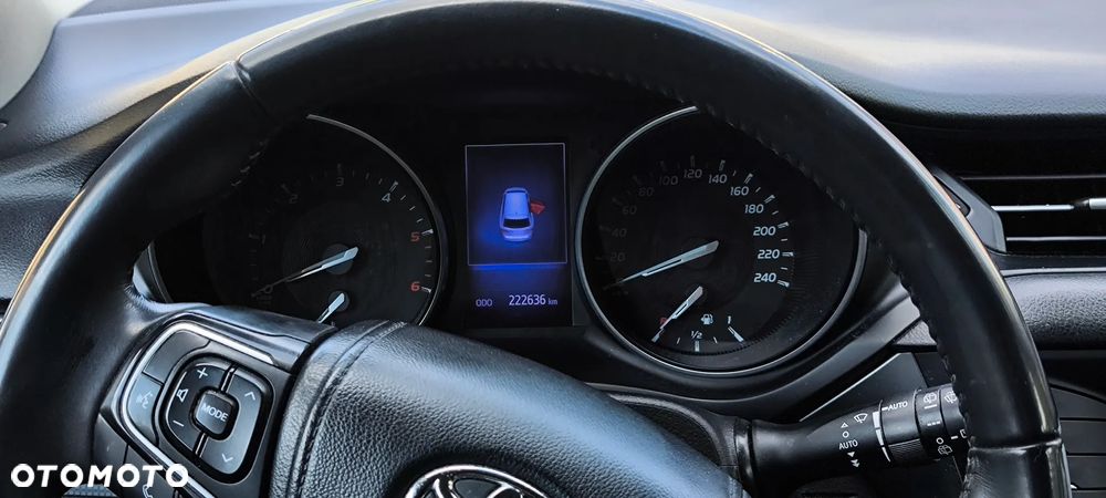 Toyota Avensis 2.0 D-4D Premium - 9