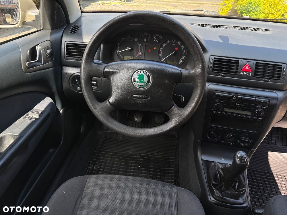 Skoda Octavia 1.6 Combi Classic - 13