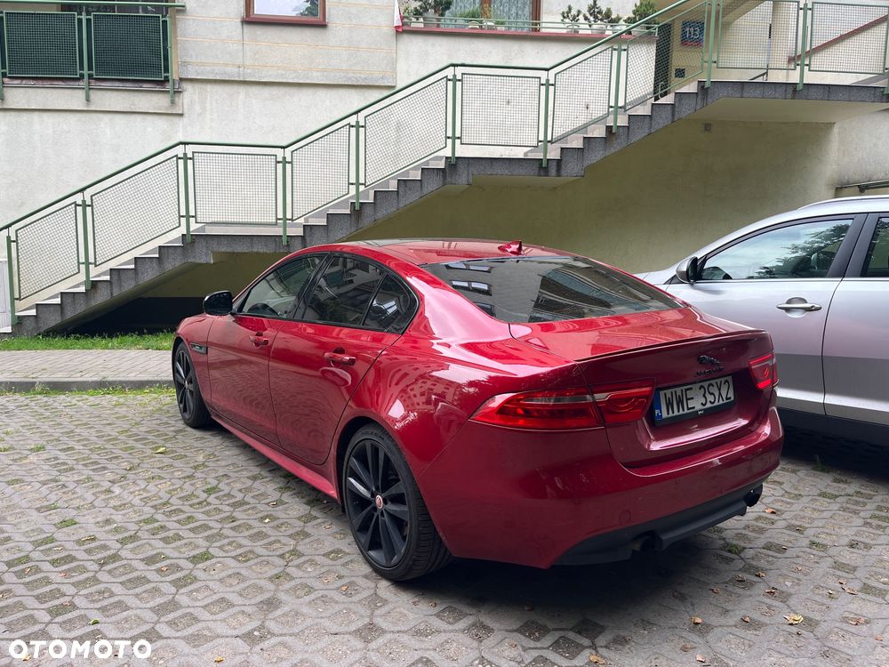 Jaguar XE 2.0 T R-Sport - 5