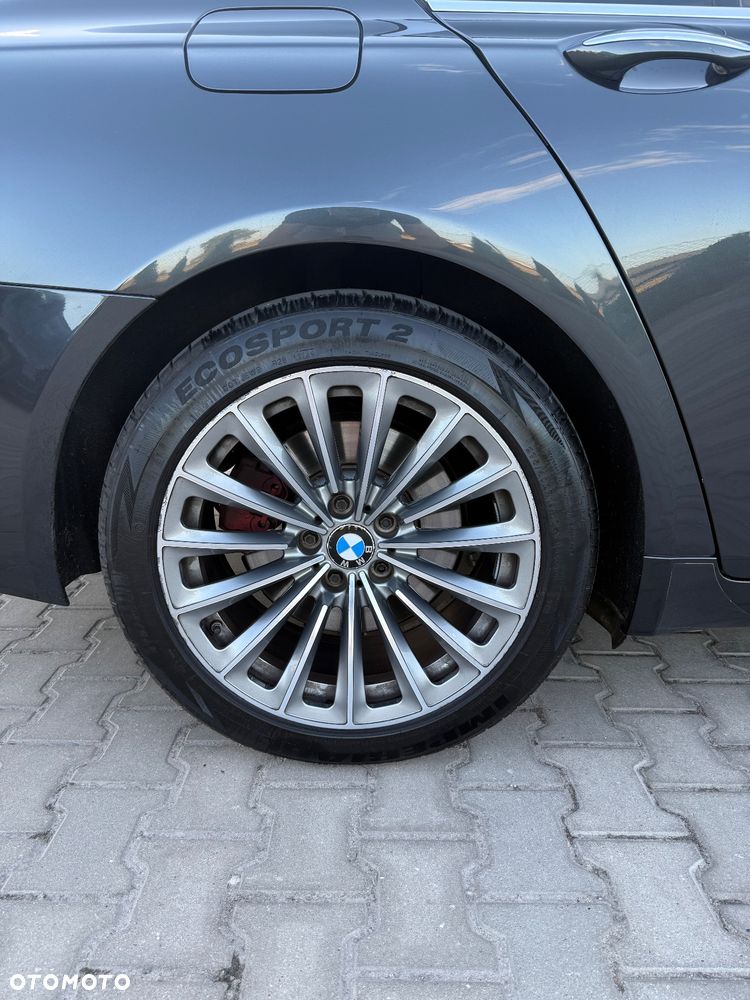 BMW Seria 7 740d xDrive - 13