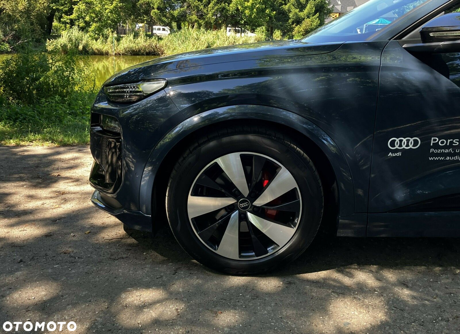 Audi Q6 e-tron - 16