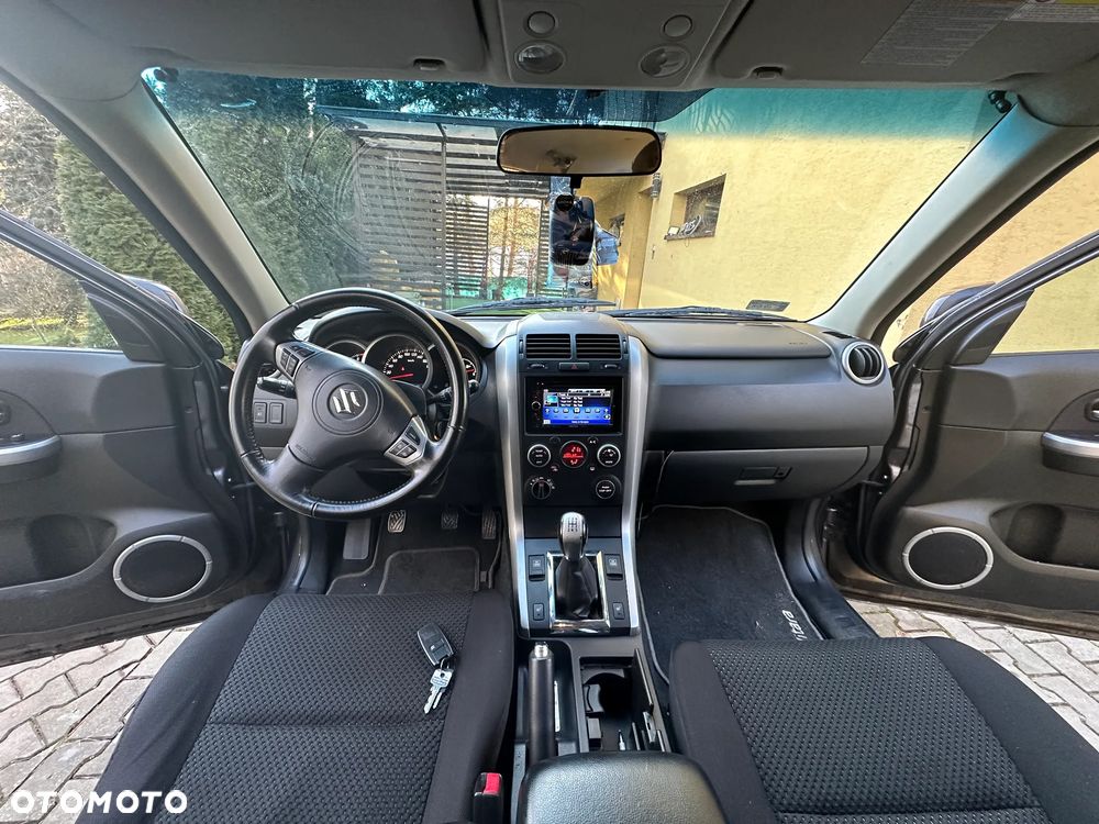 Suzuki Grand Vitara 2.4 De Luxe - 19