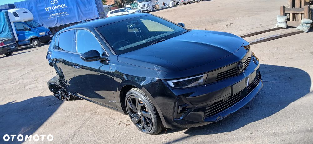 Opel Astra 1.2 Turbo GS - 2