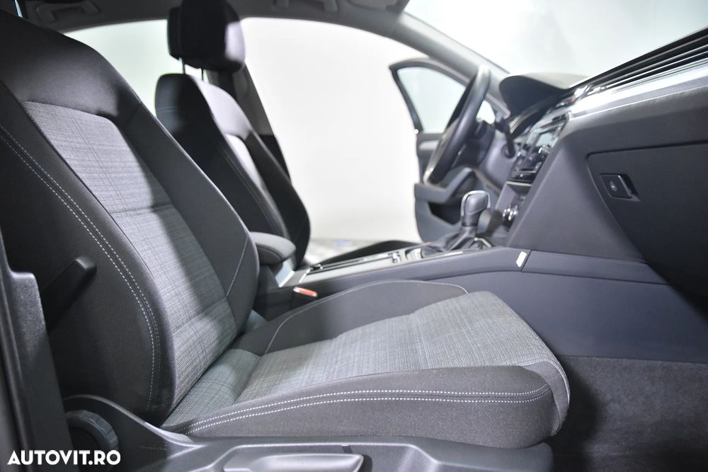 Volkswagen Passat - 11