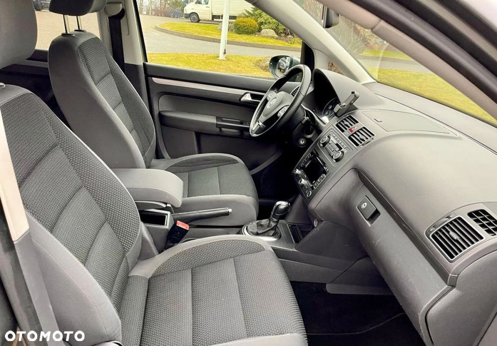 Volkswagen Touran 2.0 TDI DSG Highline - 32