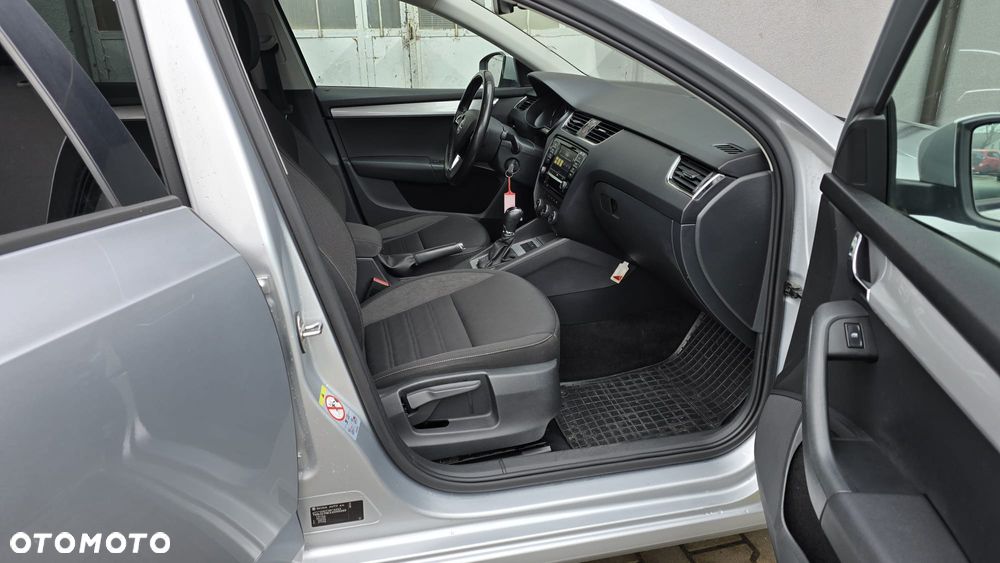 Skoda Octavia 1.6 TDI Ambition DSG - 24