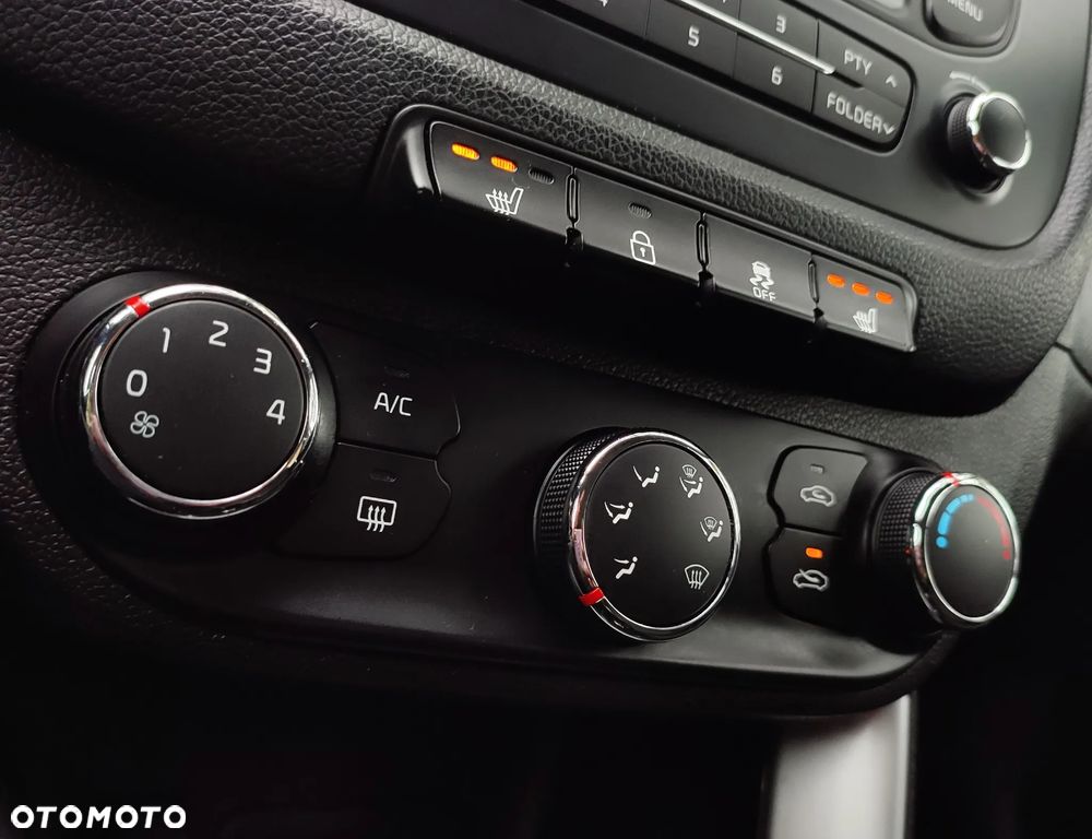 Kia Ceed - 12