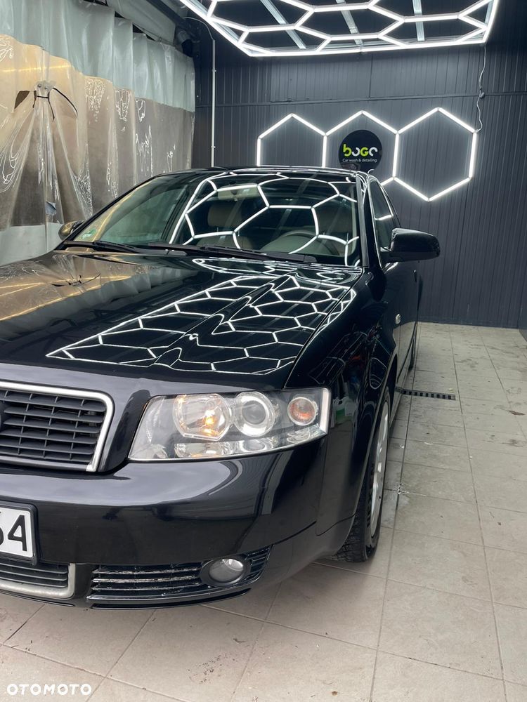 Audi A4 Limousine - 1