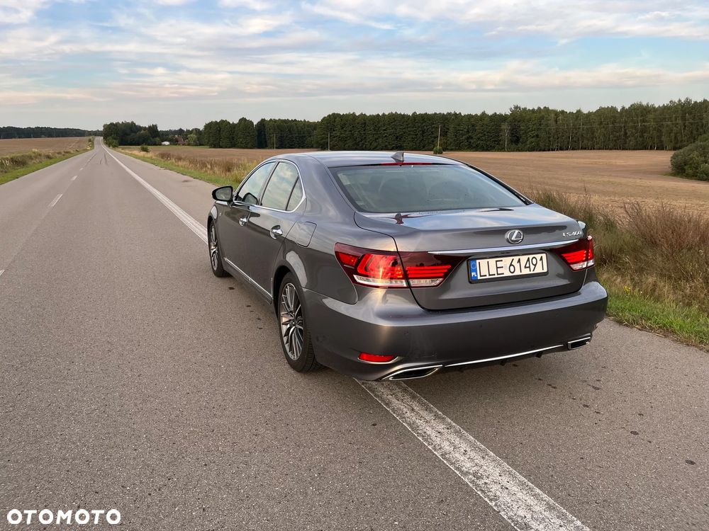 Lexus LS 460 F Sport - 9