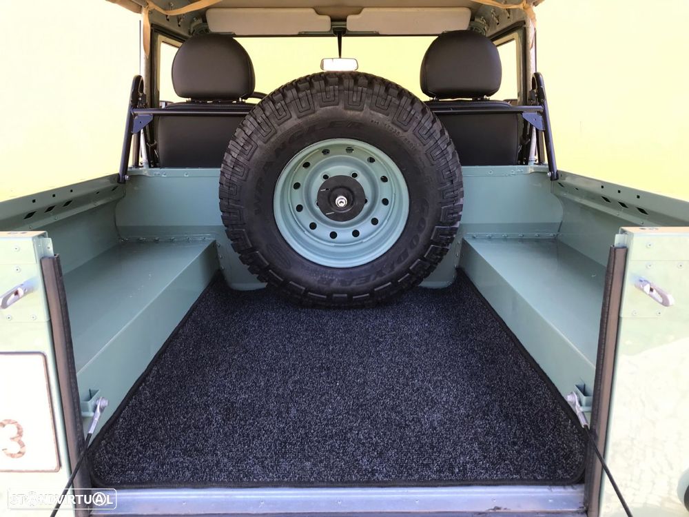 Land Rover Defender - 20