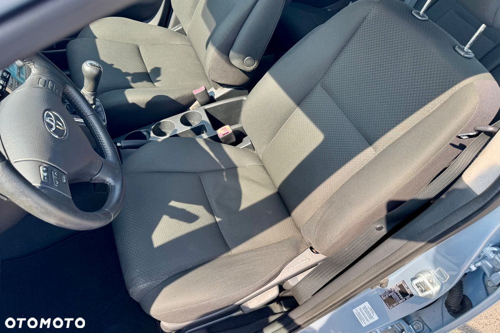 Toyota Corolla Verso - 32