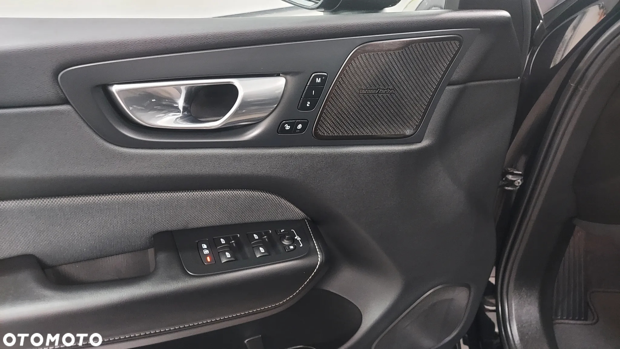 Volvo XC 60 B4 D AWD Plus Dark - 12