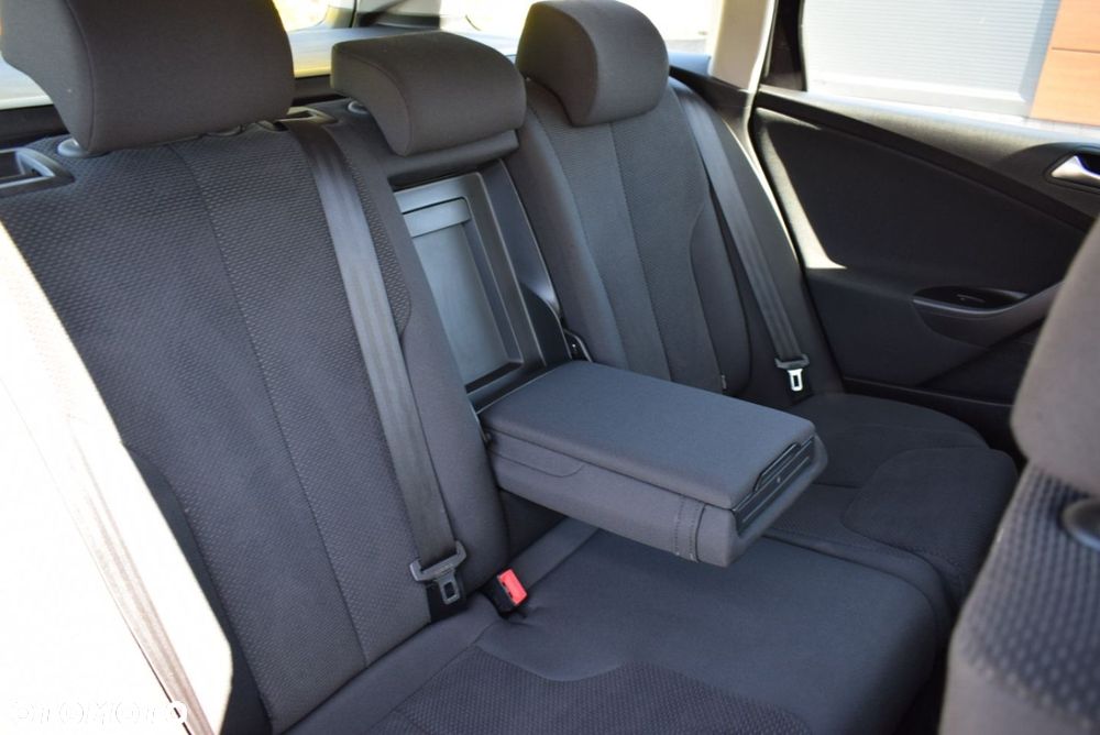 Volkswagen Passat - 22