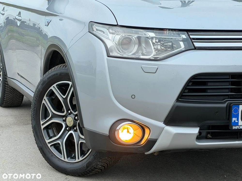 Mitsubishi Outlander 2.0 4WD Plus - 31
