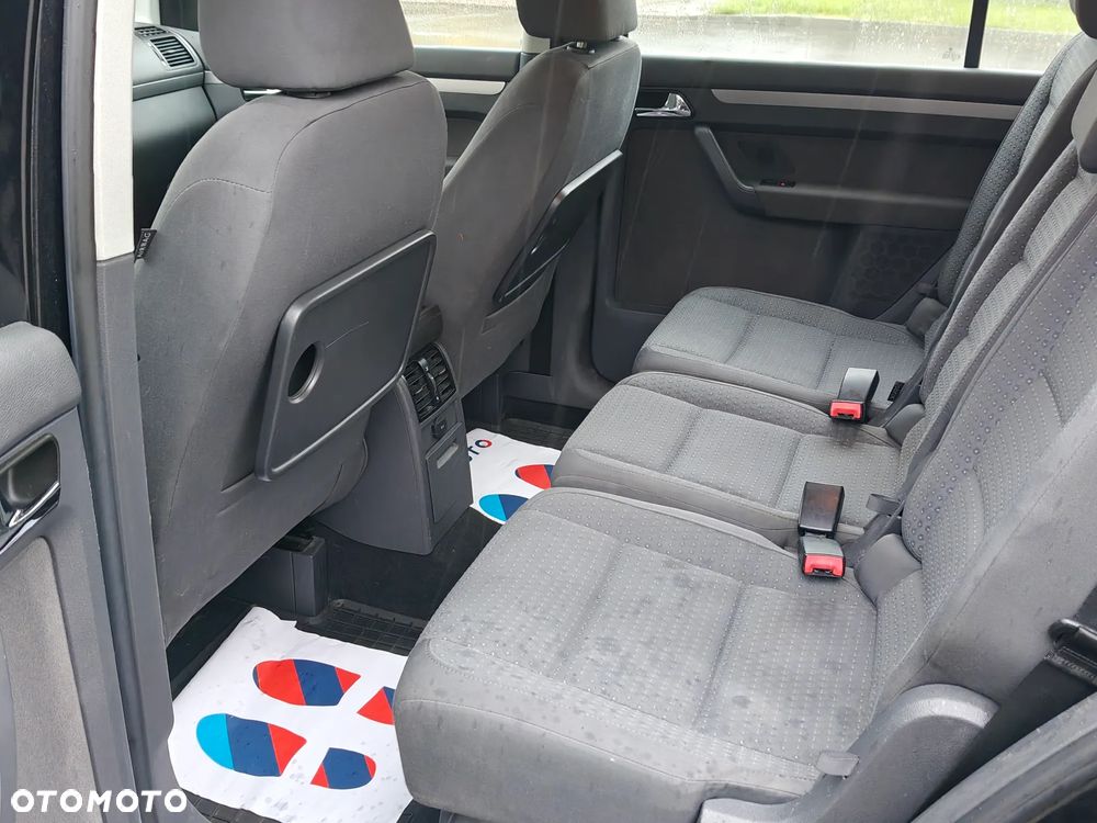 Volkswagen Touran 2.0 FSI Highline - 8