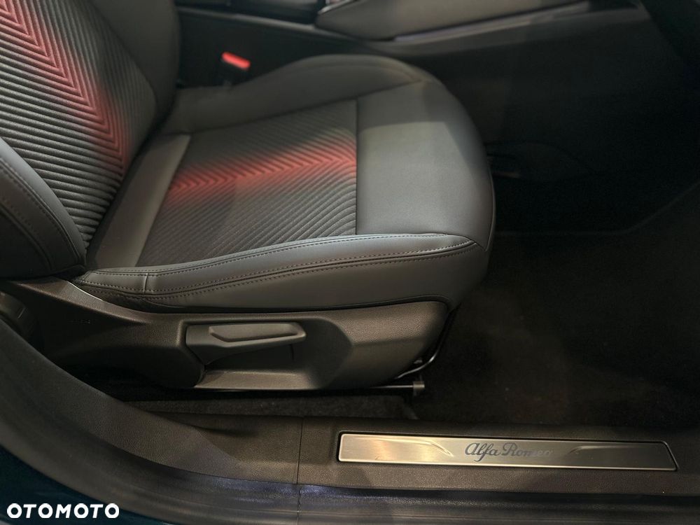 Alfa Romeo Junior 1.2 mHEV Ti eDCT - 10
