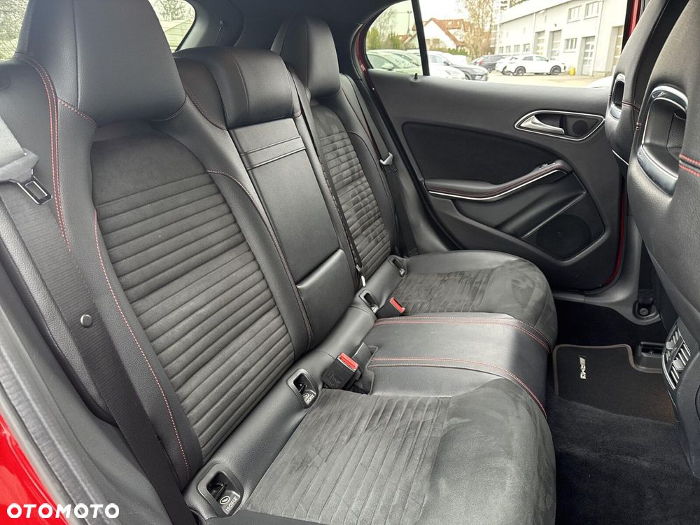 Mercedes-Benz GLA 200 7G-DCT AMG Line - 16