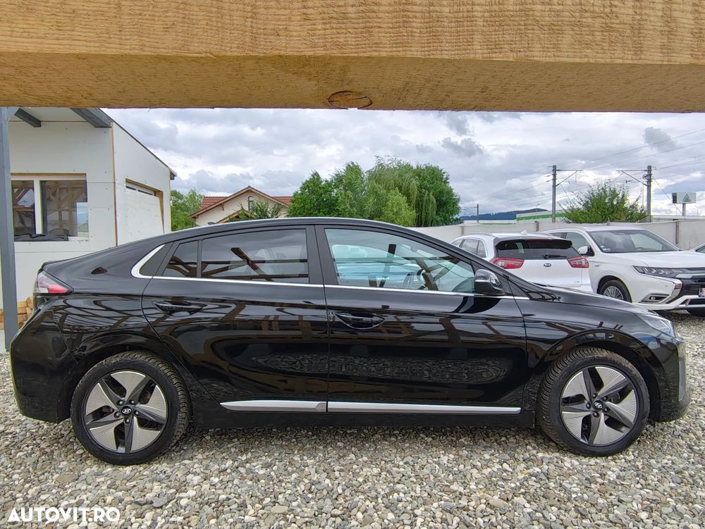 Hyundai IONIQ - 10