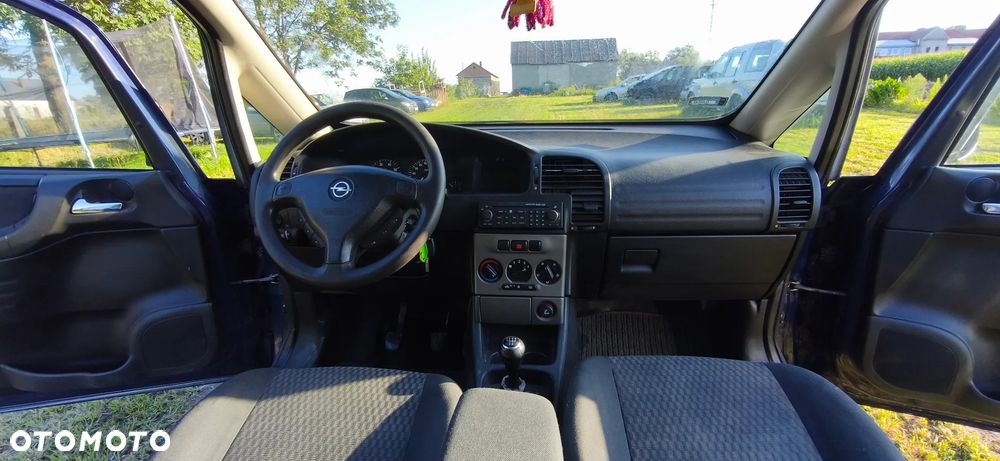 Opel Zafira 1.6 Executive - 8