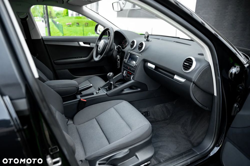Audi A3 Sportback 1.6 Ambiente - 23