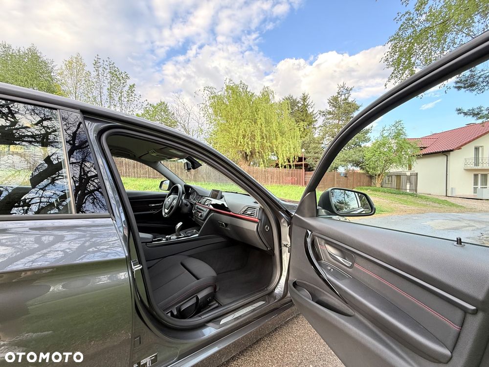 BMW Seria 3 328i xDrive Sport Line - 22